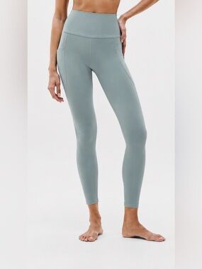 Athleta Salutation Stash Pocket II 7/8 Tight in sage green size Small S